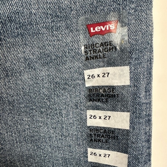 Levi’s Ribcage Straight Ankle Jeans
Size 26 - Picture 4 of 10